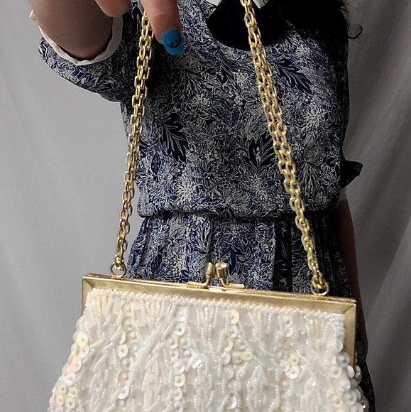 Beaded purse with gold chain - Picture 3 of 6